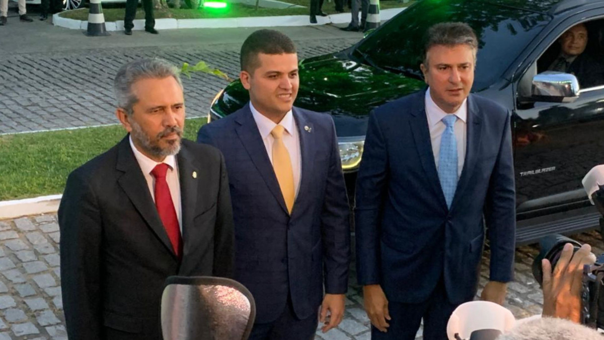 O governador do Ceará, Elmano de Freitas (PT); o procurador-geral de Justiça, Herbet Santos; e o ministro da Educação, Camilo Santana (PT)