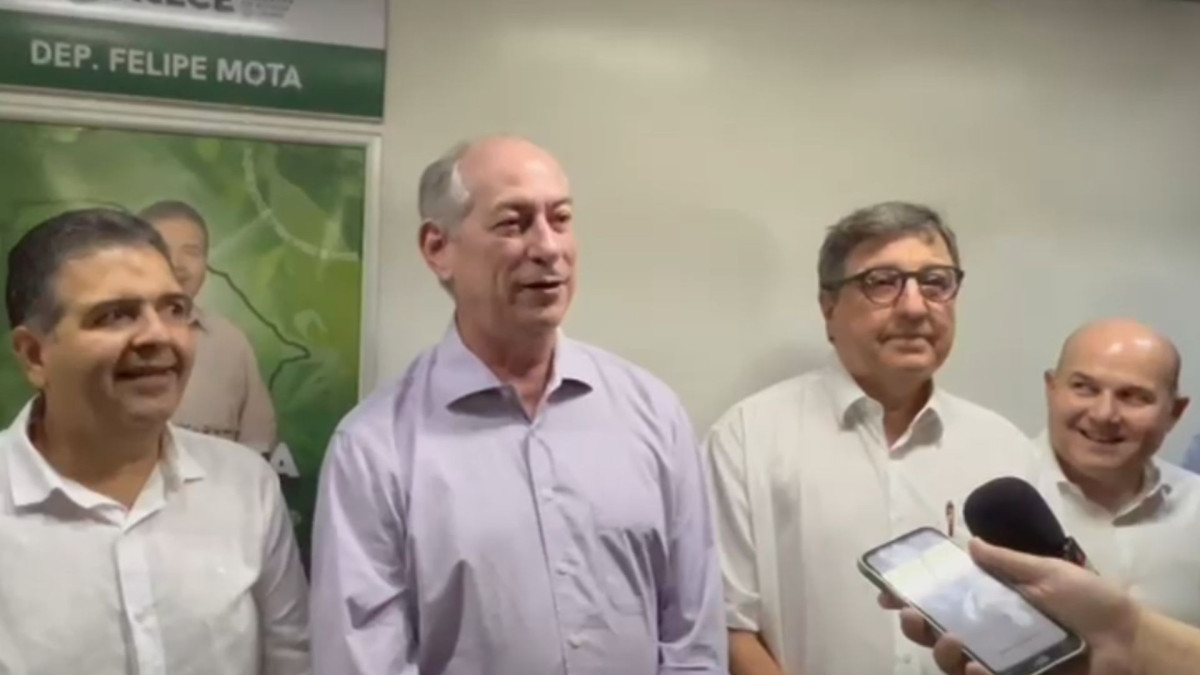 Ciro Gomes (PSDB) em coletiva de imprensa após Café da Oposição na Assembleia Legislativa do Ceará (Alece)
