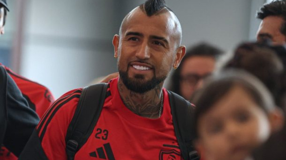 Meio-campista chileno publicou conteúdo gerador de divergências em sua rede social