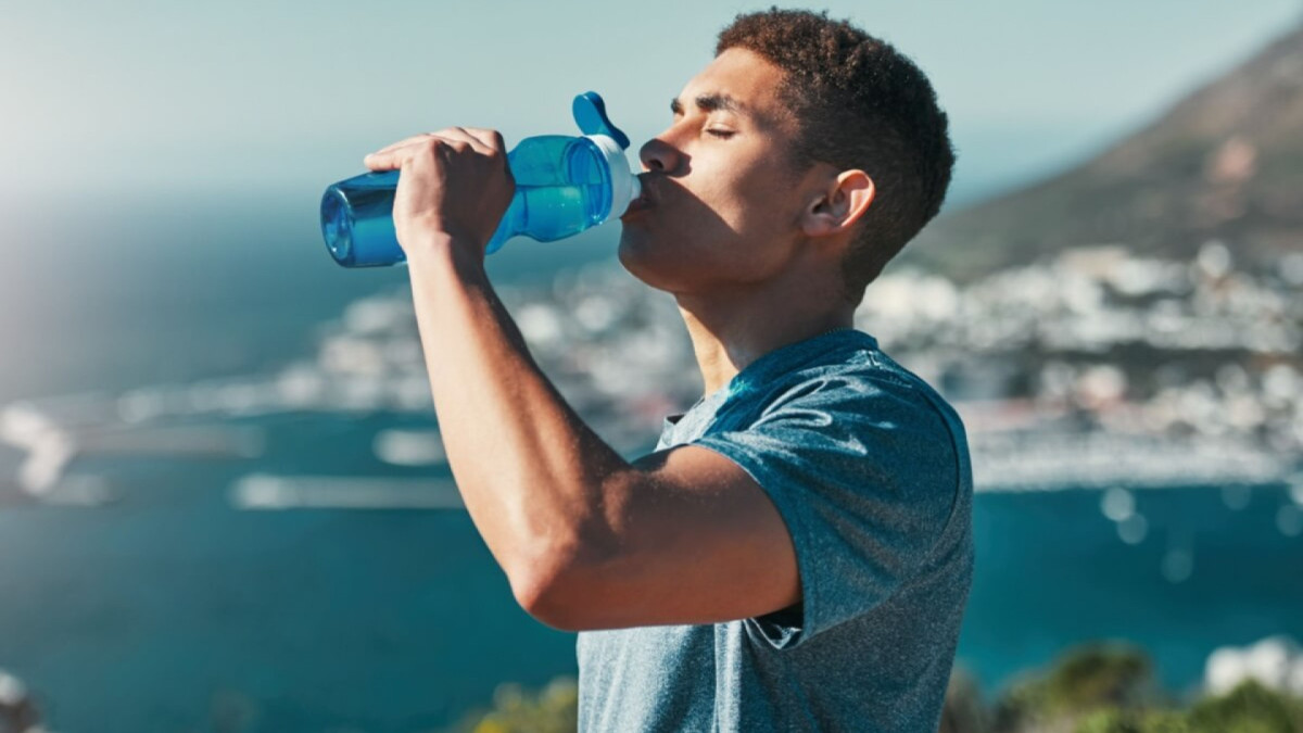 Calor intenso: saiba como evitar a desidratação e beber mais água