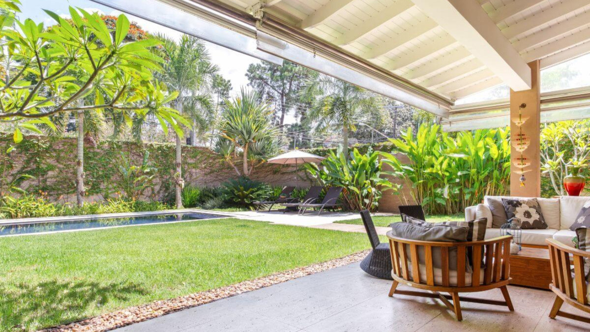 7 pisos para renovar a área externa que unem estilo e funcionalidade