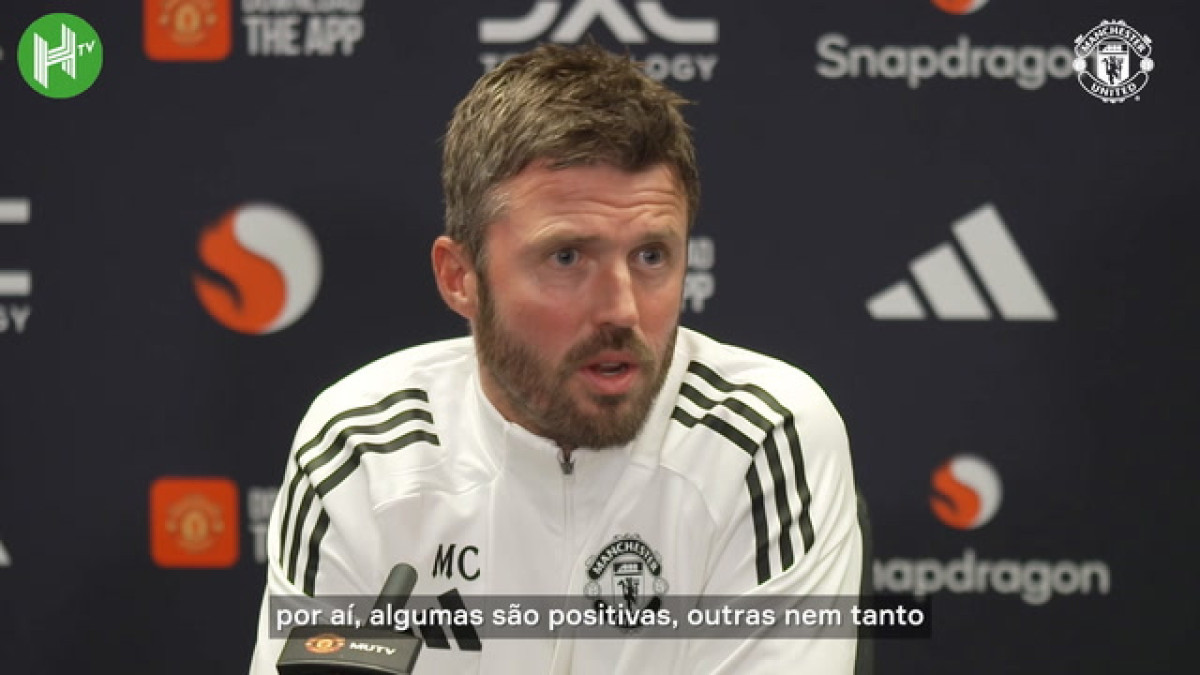 Carrick ignora comentários de ex-jogadores: 'Irrelevante'