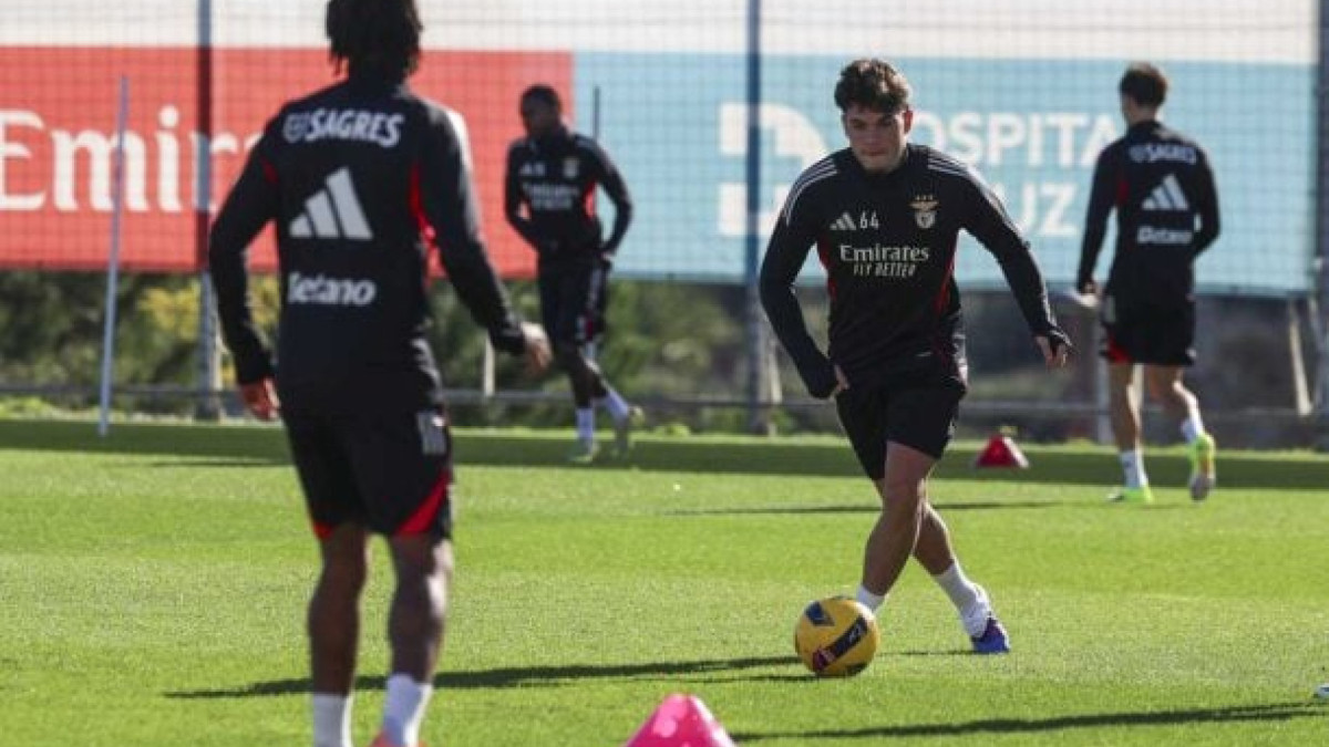 Dez pontos atrás do líder Porto, benfiquistas precisam vencer ou as chances, já pequenas, de título cairão ainda mais. Richard Ríos é desfalque