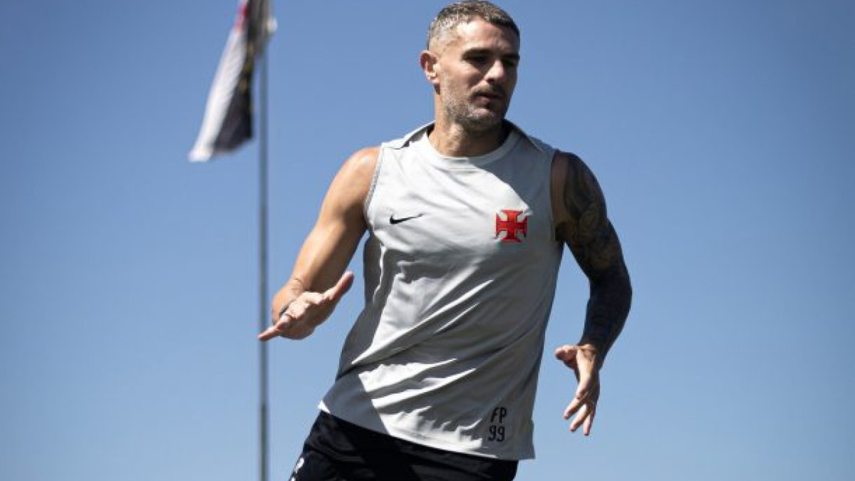 Centroavante argentino comunicou o desejo de sair após a vitória sobre o Maricá, nesta quinta-feira (15), pelo Carioca