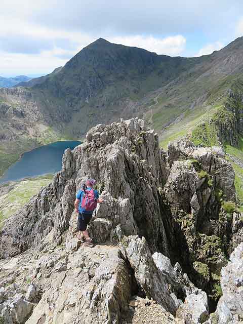 Mesmo que a Rússia descreva o Yantar como um navio de pesquisa oceânica, países ocidentais suspeitam que ele esteja mapeando secretamente os cabos submarinos britânicos. Por eles, passam 90% dos dados do país, o que inclui bilhões de dólares em transações financeiras.