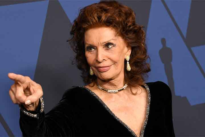 <p> Com sete décadas e meia de carreira, grande parte reunida em autobiografia lançada em 2014, a atriz é estrela de filmes como “O Homem de La Mancha” e “Os Girassóis da Rússia”. É vencedora de um Oscar e de um Urso de Ouro.</p>
