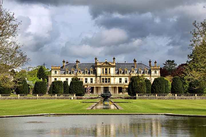 Em 1990, foi criada a primeira Reserva Natural Marinha do Reino Unido, da qual Skomer fazia parte, e em dezembro de 2014 foi reclassificada como Zona de Conservação Marinha. 