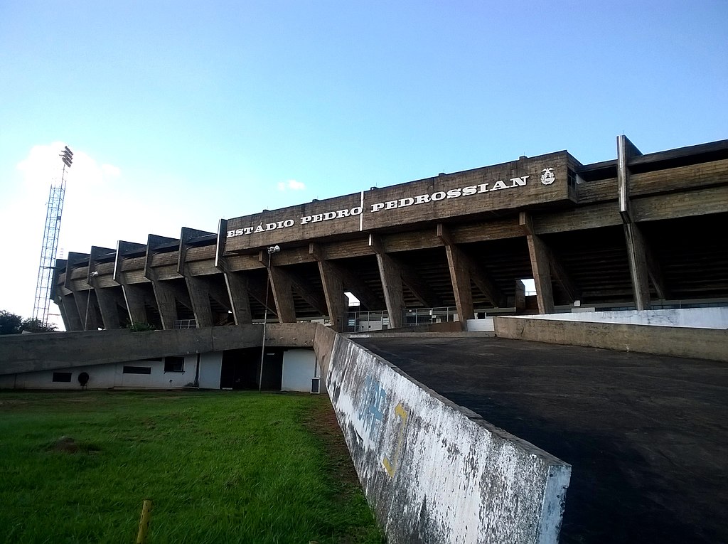 Há relatos de que o local em torno do estádio se tornou um palco de tentativas de suicídio, o que levou a administração local a instalar câmeras de vigilância como precaução.