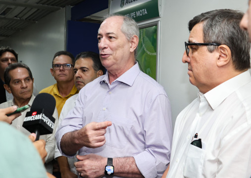 FORTALEZA, CEARÁ,  BRASIL- 16.01.2026:.
Estiveram presentes deputados estaduais: Felipe Mota, Queiroz Filho, Cláudio Pinho, Heitor Ferrer, Lucinildo Frota, Sargento Reginauro
 Roberto Cláudio - ex-prefeito de Fortaleza, Capitão Wagner - Presidente do União Brasil, Danilo Forte - Deputado Federal, Ciro Gomes - Presidente do PSDB do Ceará.. Ciro reaparece e se reúne com deputados.  (Daniel Galber/Especial para O POVO)