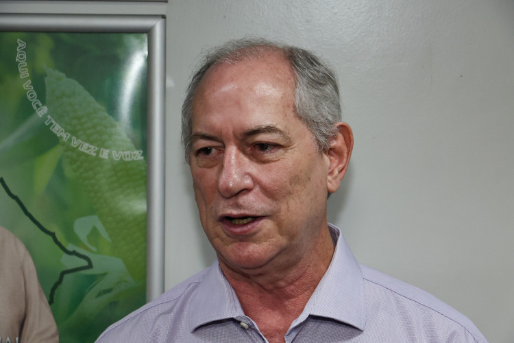 FORTALEZA, CEAR&Aacute;,  BRASIL- 16.01.2026:. Estiveram presentes deputados estaduais: Felipe Mota, Queiroz Filho, Cl&aacute;udio Pinho, Heitor Ferrer, Lucinildo Frota, Sargento Reginauro  Roberto Cl&aacute;udio - ex-prefeito de Fortaleza, Capit&atilde;o Wagner - Presidente do Uni&atilde;o Brasil, Danilo Forte - Deputado Federal, Ciro Gomes - Presidente do PSDB do Cear&aacute;.. Ciro reaparece e se re&uacute;ne com deputados.  (Daniel Galber/Especial para O POVO)(Foto: DANIEL GALBER/ESPECIAL PARA O POVO)