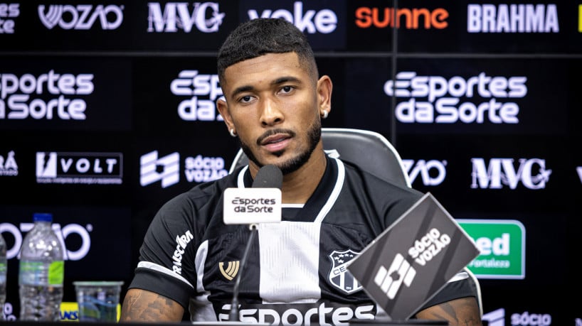 O lateral-esquerdo Fernando foi apresentado nesta sexta-feira, 16, no Ceará, em Porangabuçu.  