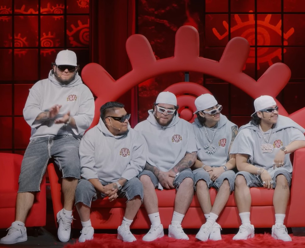 A formação atual é composta por Jesús Ortíz Paz, conhecido como JOP, nos vocais principais; Samuel Jáimez, nos vocais de apoio e na guitarra de 12 cordas; Khrystian Ramos, na guitarra base; José “Pelón” García, no sousafone; e Moisés López, no tololoche, que passou a integrar oficialmente o grupo em 2022.
