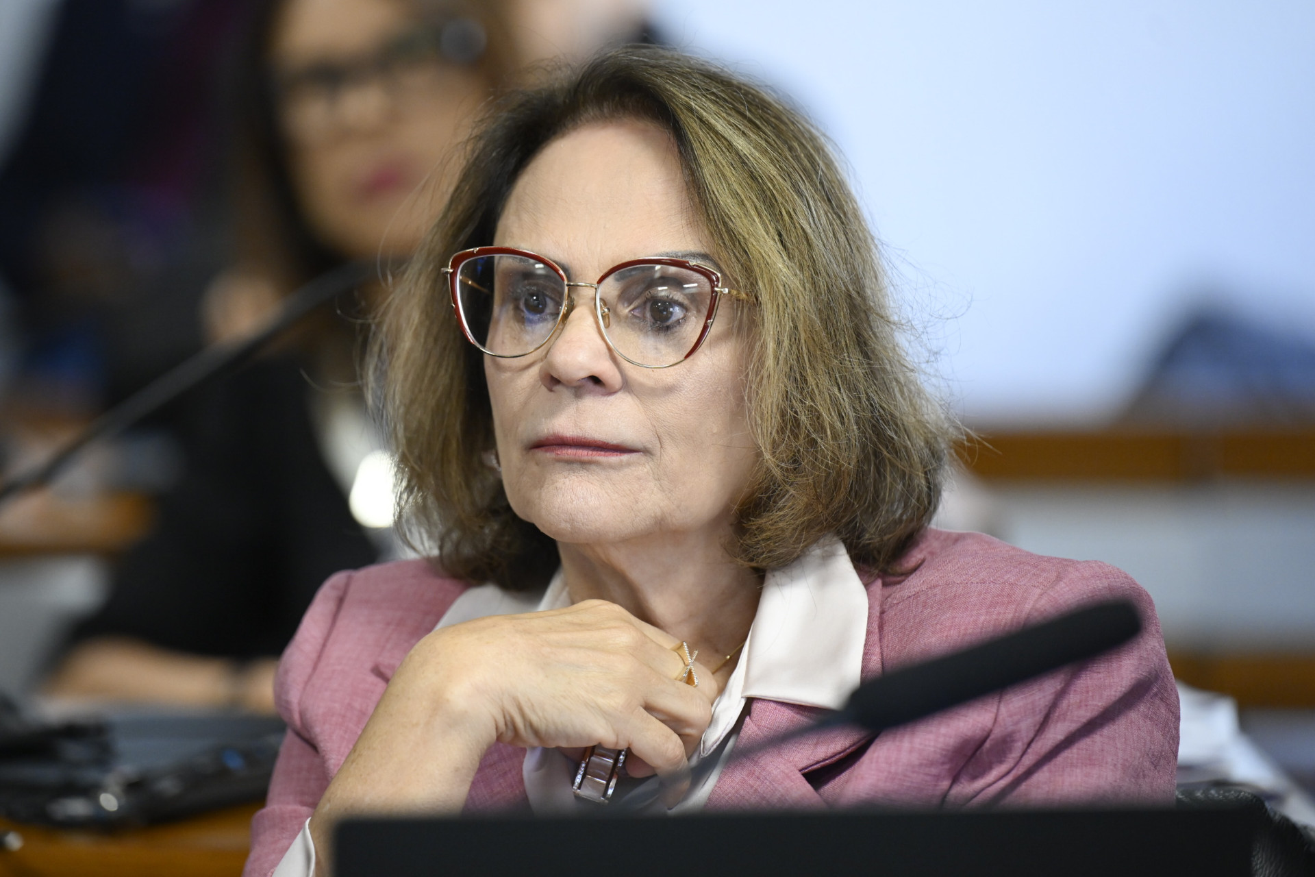 Comissão de Ciência, Tecnologia, Inovação, Comunicação e Informática (CCT) discute a avaliação da política pública sobre inteligência artificial no Brasil, com relatório sobre impactos das ações governamentais no desenvolvimento e no bem-estar da população. A pauta inclui ainda, projetos sobre incentivos ao setor de semicondutores, publicidade de apostas on-line, fabricação de motores e diversos atos de radiodifusão comunitária e sonora, além de requerimento relacionado à exportação de minerais de terras raras. 

À bancada, senadora Damares Alves (Republicanos-DF).

Foto: Andressa Anholete/Agência Senado (Foto: Andressa Anholete/Ag Senado)