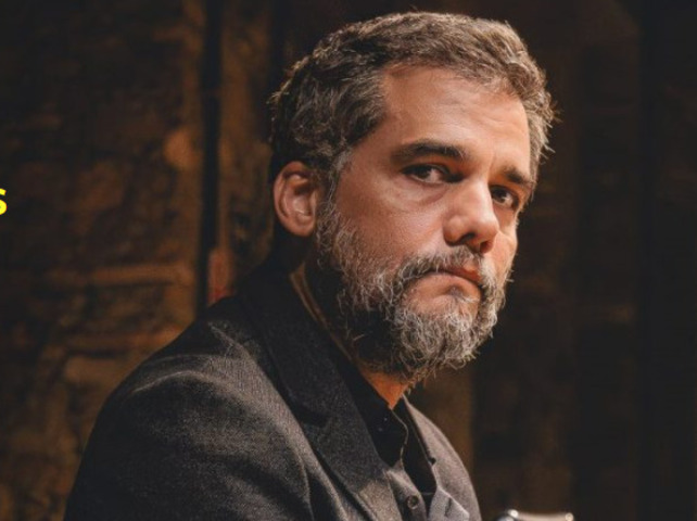 Em Salvador, cidade onde nasceu, Wagner mantém uma casa próxima ao mar, em uma região marcada pela presença de um farol, um dos símbolos mais fortes da paisagem local. O imóvel funciona como refúgio quando retorna ao país, longe do ritmo acelerado das grandes produções.