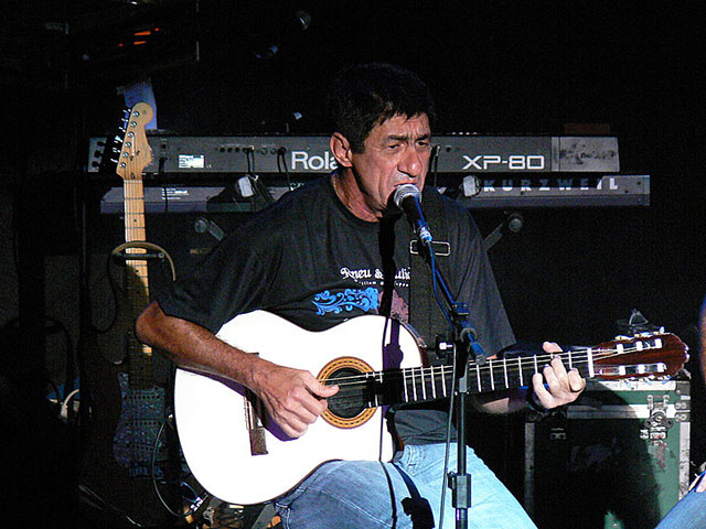 Borbulhas de Amor – Original do dominicano Juan Luis Guerra, foi adaptada para o português e gravada por Fagner em 1991. A música mistura bachata e MPB.
