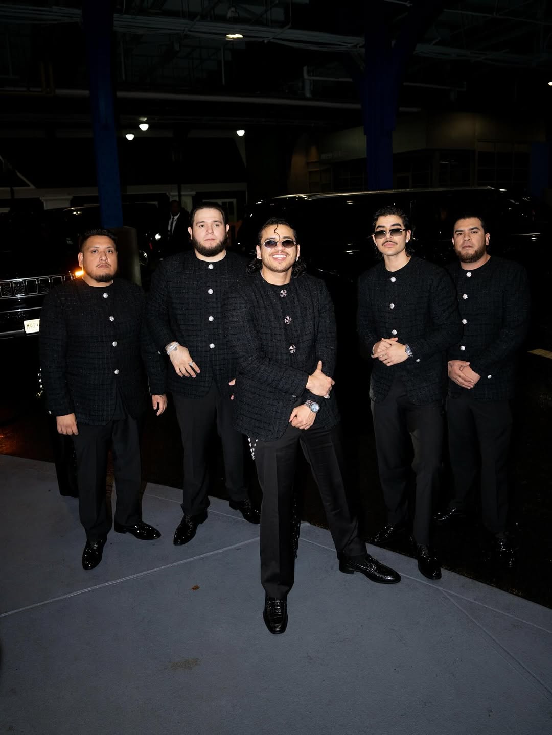 O lançamento também estabeleceu um novo recorde para a música regional mexicana ao superar “Génesis”, de Peso Pluma, lançado em 2023, que havia estreado na terceira posição. 
