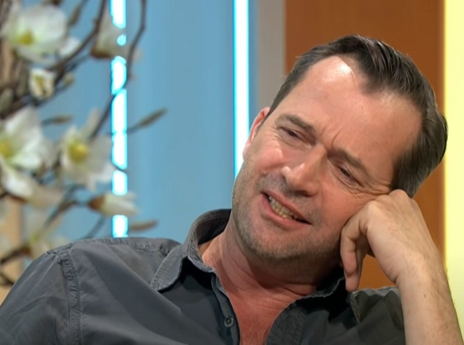 V de Vingança (2005): James Purefoy abandonou a produção após seis semanas de trabalho porque não gostava de ter que usar uma máscara o tempo todo. 