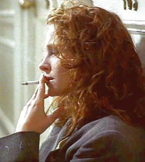 <p>Mais recentemente, o cigarro ainda marcava presença, embora com menos intensidade e sem associação a charme e elegância. Além disso, passou a haver uma resistência a esse tipo de apelo.</p>
