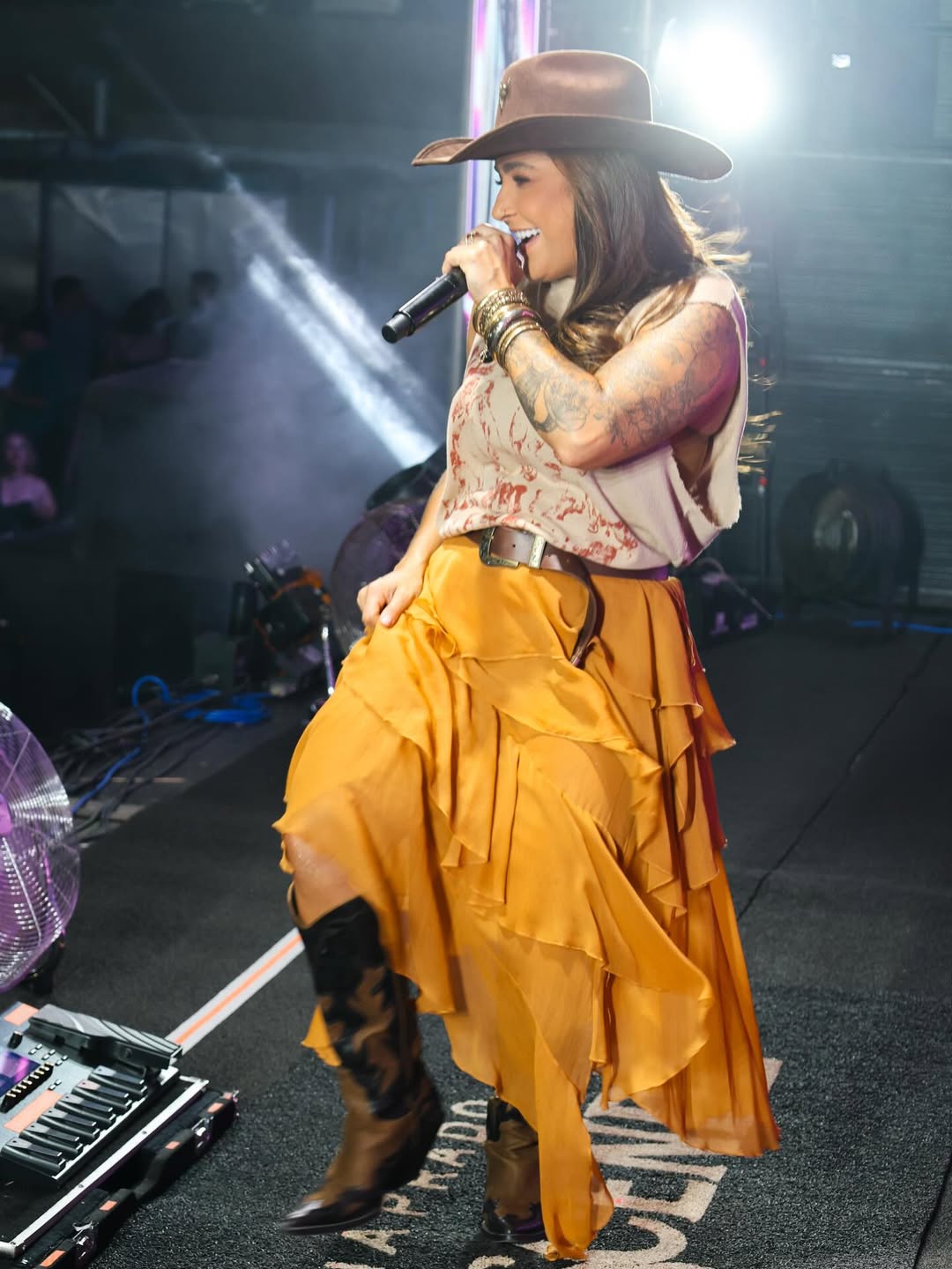 Se na vida pessoal o momento é delicado, não se pode dizer a mesma coisa de sua carreira. O ano de 2025 marcou um período de grande destaque profissional para Lauana Prado. O álbum “Transcende” alcançou a nona posição entre os álbuns mais ouvidos do Brasil.
