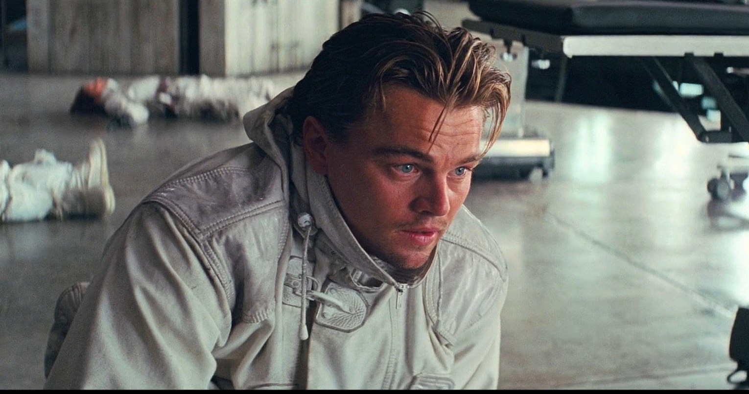 <p>Mesmo que Leonardo DiCaprio mantenha certa distância pessoal do gênero, a ficção científica continua sendo um dos pilares mais influentes, lucrativos e criativos da indústria cinematográfica. Capaz de unir questionamentos filosóficos profundos a espetáculos visuais grandiosos, o estilo sustenta uma popularidade inabalável e goza de imenso prestígio junto à crítica especializada.</p>
<p>Reconhecendo essa importância histórica e cultural, em maio de 2025, o renomado jornal britânico The Times p