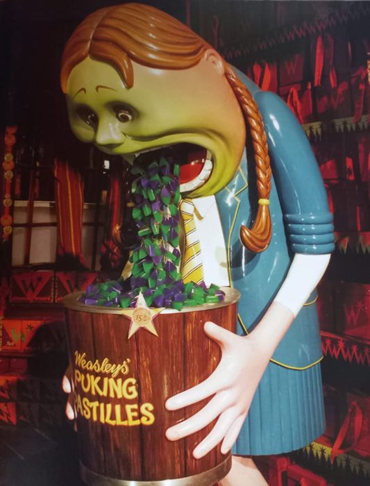 <p>A loja tem um monte de criações bizarras e divertidas, como as pastilhas vomitativas. Com propaganda bem convincente.</p>
