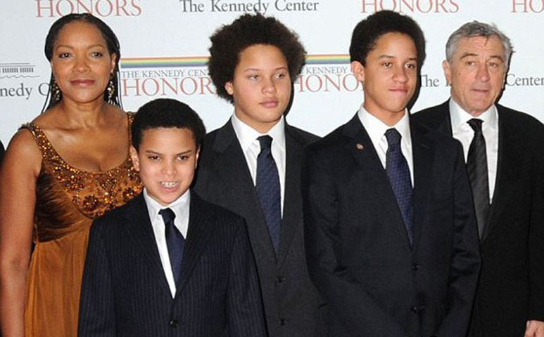 Robert de Niro - O ator americano tem 7 filhos (incluindo uma bebê nascida em maio de 2023). Três filhos são de mulheres negras. Por isso, ele tem apoiado a luta antirracista mencionando os próprios filhos, expostos à discriminação. 