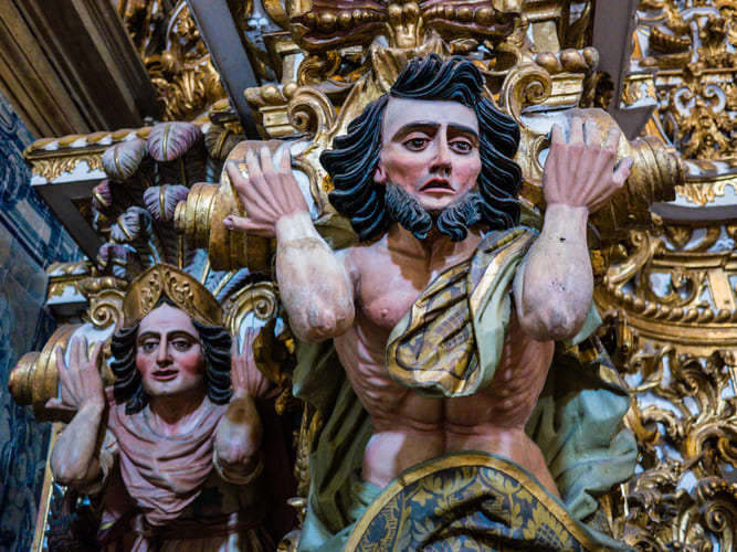 Outro ponto é que o ouro muitas vezes está misturado com vernizes, tintas e outros materiais, tornando inviável sua extração sem causar danos irreparáveis. Assim, o verdadeiro valor desse ouro está no seu papel na história, na arte e na cultura do Brasil.