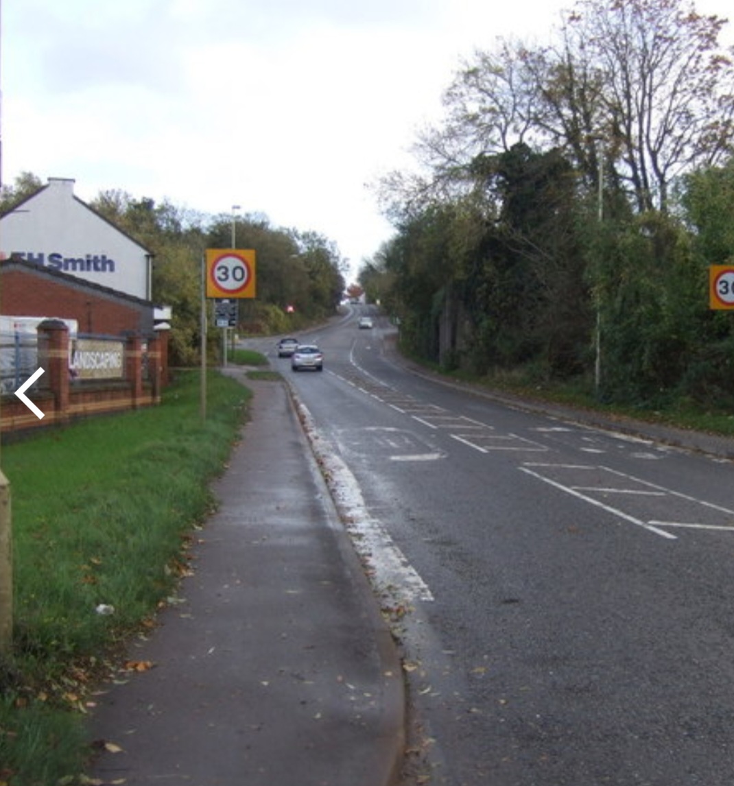 <p>Um fã de Harry Potter causou uma confusão recentemente, num hotel em Leicestershire, no Reino Unido. É que ele estava com uma varinha de Harry Potter e alguém achou que era um facão.</p>
