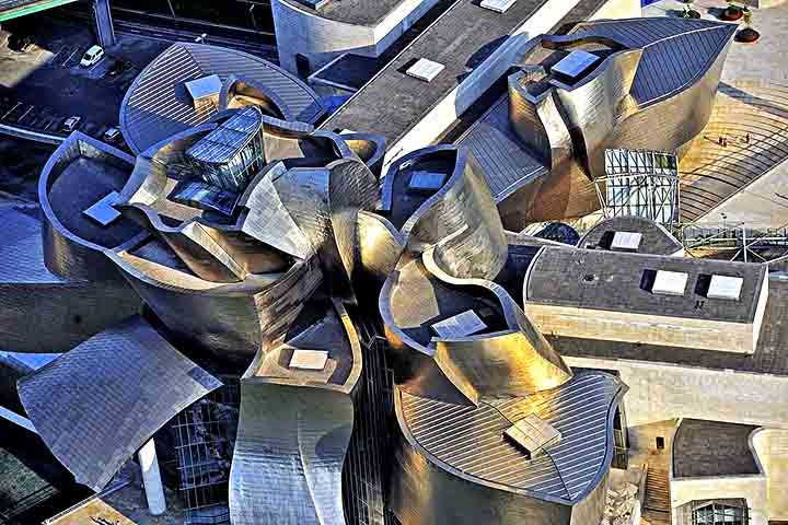 <p>Desde 1997, o Guggenheim Bilbao se tornou um ícone cultural da Espanha, que ajudou a revitalizar a área urbana da cidade.</p><?php if (strpos(site('ds_site_link'), '/apostas') === false): ?>

    </div>

    <div class=