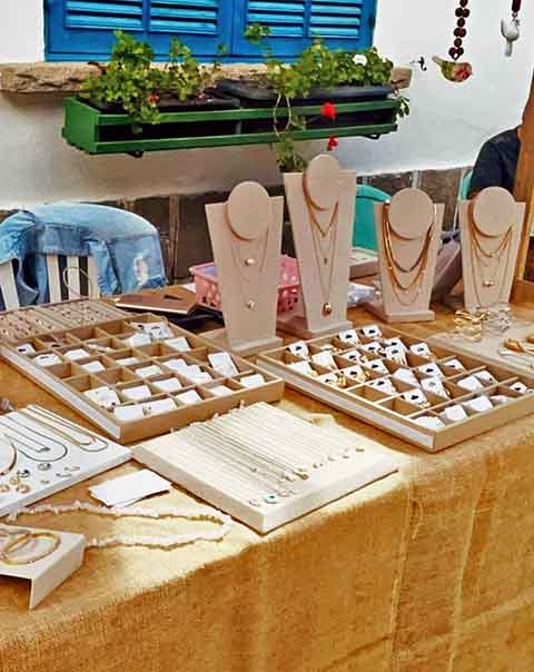 <p>Teresópolis foi fundada em 6 de julho de 1891. Localizado na Serra Fluminense, pertence à Região Geográfica Intermediária de Petrópolis, e está distante a cerca de 94,3 km a norte da capital do estado.</p><?php if (strpos(site('ds_site_link'), '/apostas') === false): ?>

    </div>

    <div class=