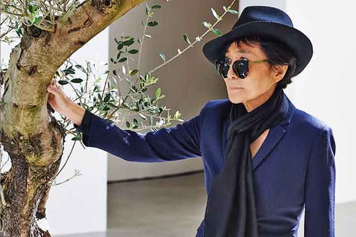 <p>Aos 92 anos, ela vive de forma reclusa em uma fazenda no norte do estado de Nova York, mas sua obra continua a ser celebrada mundialmente, como evidenciado pela retrospectiva realizada na Tate Modern em Londres em 2024.</p>
