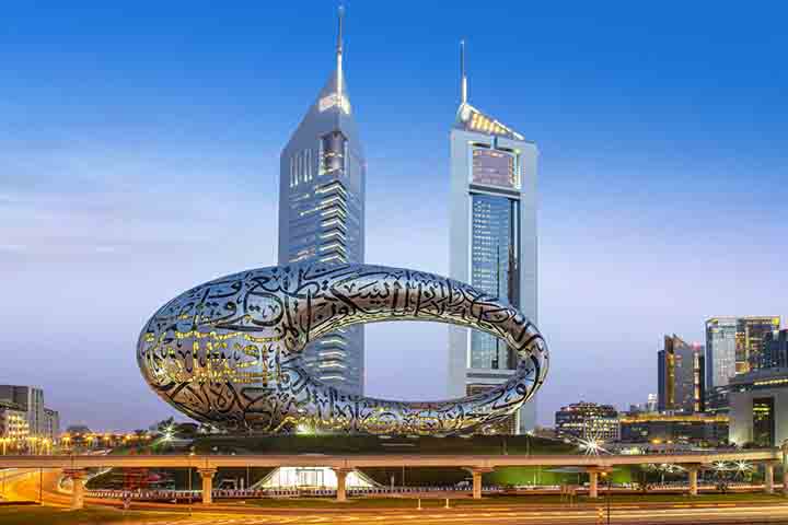 <p>Com 354 metros, a Emirates Tower One é parte do complexo Emirates Towers, símbolo do setor corporativo de Dubai. Concluída em 2000, foi um marco para a era pré-Burj Khalifa, surgindo na nona colocação.</p><?php if (strpos(site('ds_site_link'), '/apostas') === false): ?>
    </div>
    <div class=