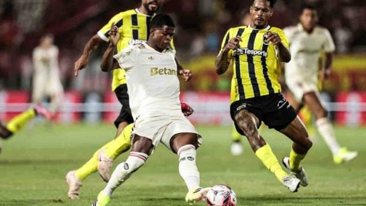 Com um a menos desde os 10 do primeiro tempo, sub-20 joga mal, perde e o placar sai barato. Vaga na semifinal do carioca complicou
