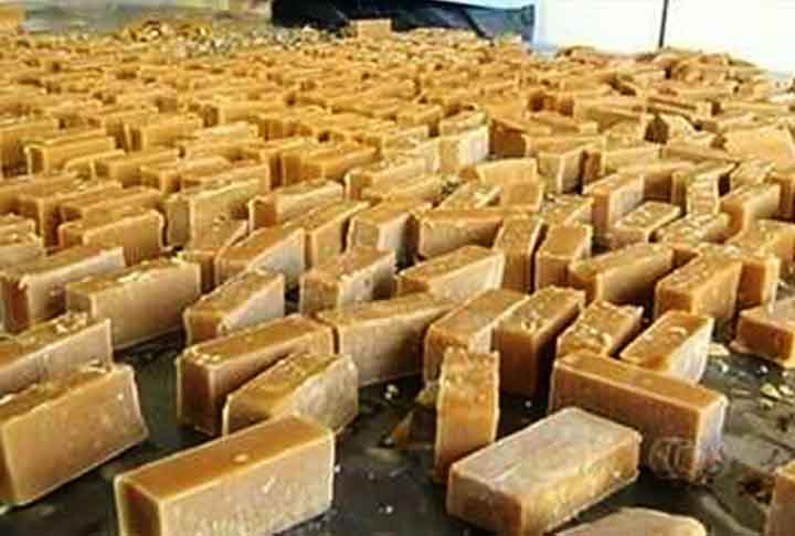 <p>O excesso pode contribuir para ganho de peso, aumento da glicemia e problemas dentários, especialmente em pessoas sedentárias ou com diabetes.</p>
