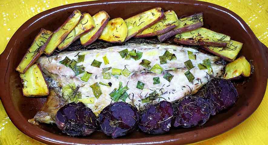 <p>Além de fortalecer os ossos e melhorar o humor (saúde mental), a anchova fornece proteínas completas essenciais para o corpo, como A, D e B12, além de minerais, como ferro e cálcio.</p>
