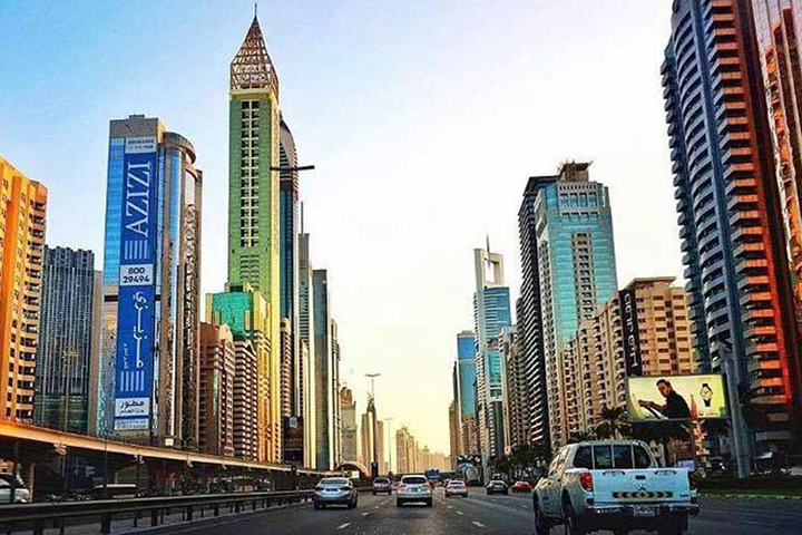 <p>Com 356 metros, o Gevora Hotel detém o título de hotel mais alto do mundo. Inaugurado em 2018 na Sheikh Zayed Road, ele oferece 528 quartos distribuídos em 75 andares. No quesito prédios, fica na nossa sétima posição.</p>
