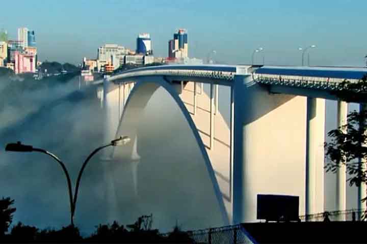 <p>O aumento do tráfego com o passar do tempo na Ponte da Amizade começou a gerar preocupações para o poder público, com engarrafamentos que geram até três horas de espera.</p>
