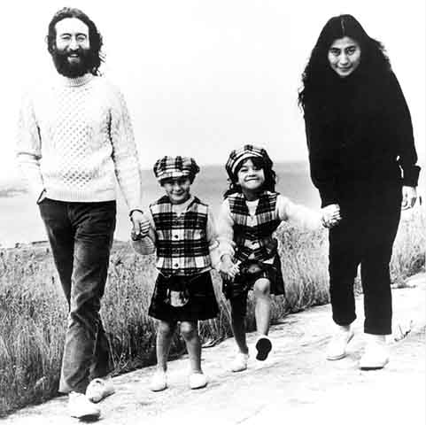 <p>O assassinato de Lennon, ocorrido em 8 de dezembro de 1980, abalou profundamente Yoko e teve um impacto significativo em seu filho, Sean Lennon, que na época tinha apenas cinco anos.</p><?php if (strpos(site('ds_site_link'), '/apostas') === false): ?>
    </div>
    <div class=