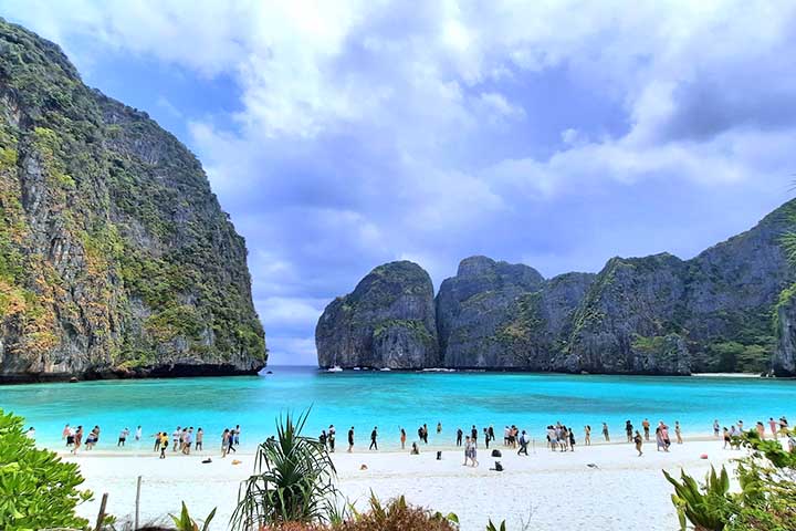 <p>Esses destinos combinam beleza natural, conforto e curiosidade geológica. A areia branca é, portanto, um presente da natureza e um atrativo universal.</p>
