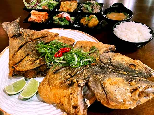 <p>É rica em cálcio, vitamina A e ferro, nutrientes essenciais para a saúde dos ossos e prevenção de doenças como a osteoporose e a anemia.</p>
