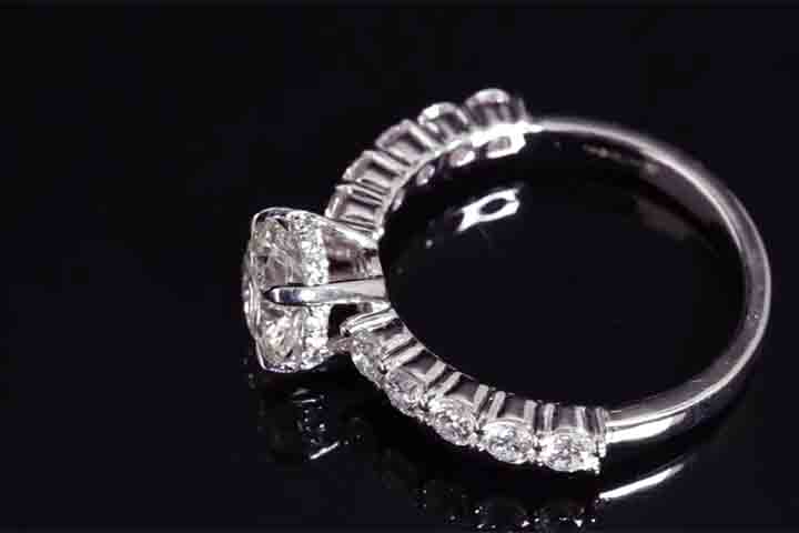 <p>Ele também é utilizado em certos tipos de ligas para joias, moedas e instrumentos musicais, devido à sua resistência à corrosão e durabilidade.</p>
