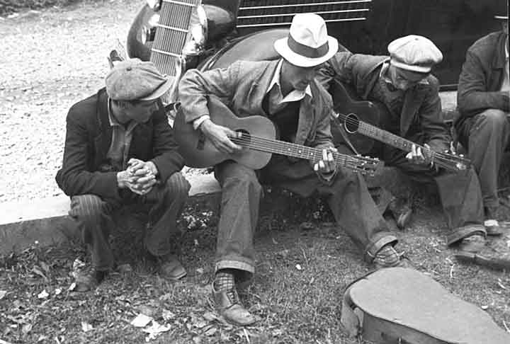 <p>É famosa por suas raízes no country clássico e seu impacto no desenvolvimento da música nos Apalaches, cadeia montanhosa que vai do Canadá até o sul dos Estados Unidos, abrangendo West Virginia, Virginia e Tennessee.</p>
