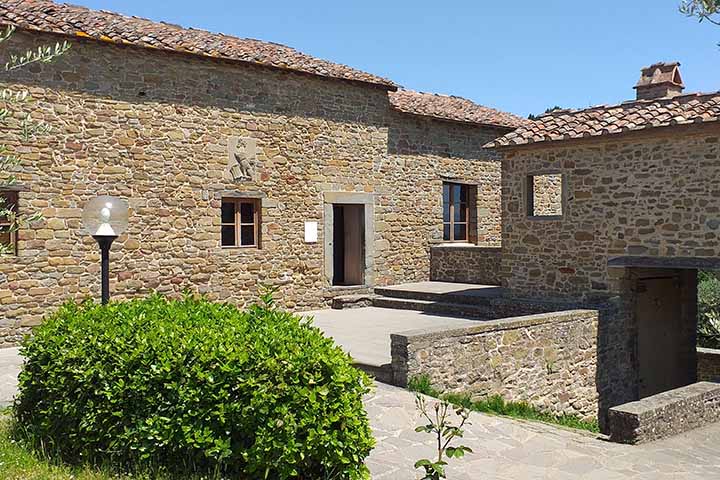 <p>Da Vinci nasceu em 1452, em Anchiano, um pequeno vilarejo da comuna de Vinci, província de Florença, na Itália.</p>
