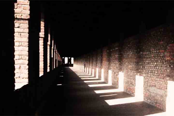 <p>Agora, utilizando tecnologia de realidade aumentada, os pesquisadores planejam oferecer uma experiência virtual, permitindo a exploração dos túneis e a recuperação de detalhes históricos perdidos.</p><?php if (strpos(site('ds_site_link'), '/apostas') === false): ?>
    </div>
    <div class=