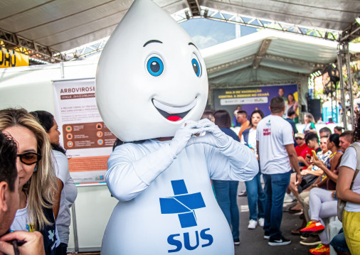 Ação do Dia D de vacinação em Maranguape teve presença do personagem Zé Gotinha