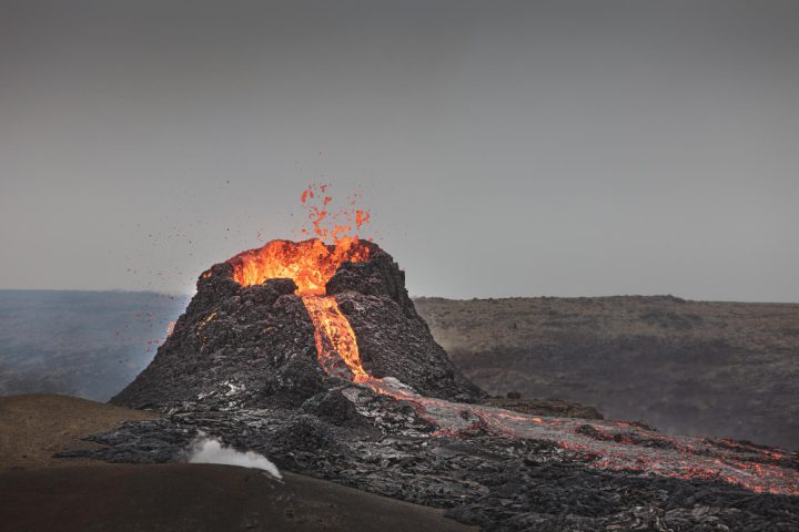 <p>“Acredito que locais devastados por erupções vulcânicas devem se tornar novos alvos de estudo, dado seu potencial excepcional para capturar e preservar restos biológicos, incluindo tecidos moles delicados”, disse Abderrazak El Albani, líder do estudo.</p>
