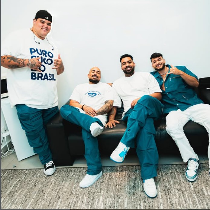 <p><span style=font-weight: 400;>No mesmo período, o grupo se tornou o artista de pagode mais ouvido do Brasil, superou a marca de 7 milhões de ouvintes mensais no Spotify e acumulou bilhões de visualizações no YouTube.</span></p>

