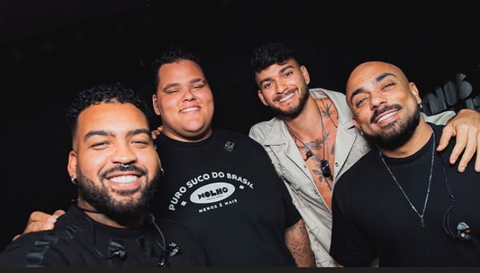 <p><span style=font-weight: 400;>Além do desempenho no ranking de artistas, o Menos É Mais colocou duas músicas entre as três mais reproduzidas do Spotify em 2025. As faixas “P do Pecado”, em parceria com Simone Mendes, e “Coração Partido (Corazón Partío)” figuraram, respectivamente, na segunda e na terceira posições do ranking anual de músicas mais ouvidas.</span></p><?php if (strpos(site('ds_site_link'), '/apostas') === false): ?>

    </div>

    <div class=