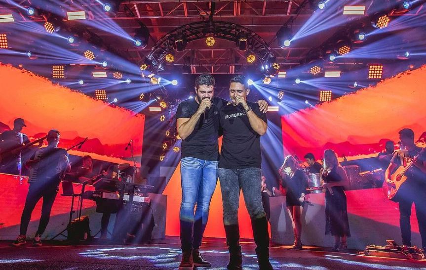 <p>Henrique e Juliano lideraram o ranking de artistas mais ouvidos do Spotify Brasil em 2025 e colocaram três álbuns entre os cinco mais reproduzidos da plataforma. Pelo segundo ano consecutivo, “Manifesto Musical 2” foi o álbum mais ouvido do ano, ao lado de “O Céu Explica Tudo” e “To Be”, que também figuraram no topo das paradas.</p>

