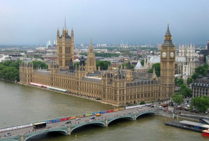 <p>A torre tem uma presença majestosa ao lado do Rio Tâmisa e do Palácio de Westminster e tornou-se um símbolo representativo da cidade.</p><?php if (strpos(site('ds_site_link'), '/apostas') === false): ?>
    </div>
    <div class=